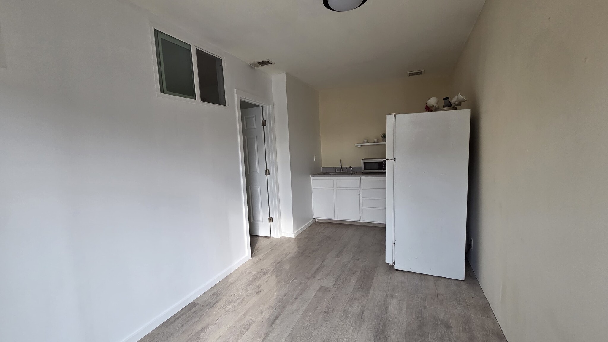 Building Photo - 6251 Canby Ave