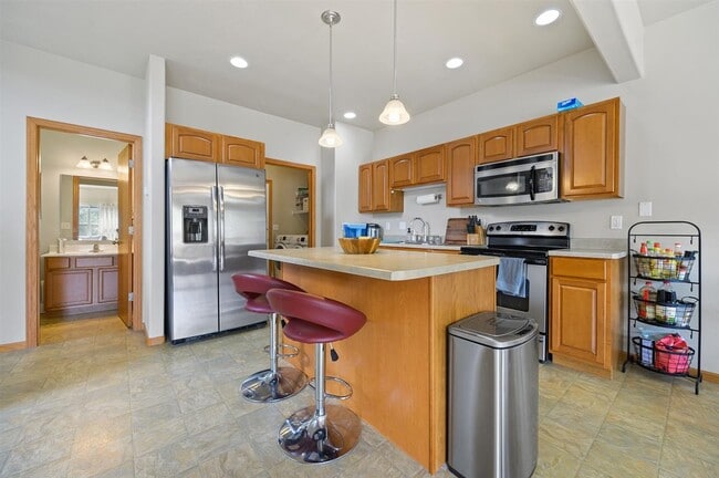 Building Photo - 77 N Park Ridge Rd