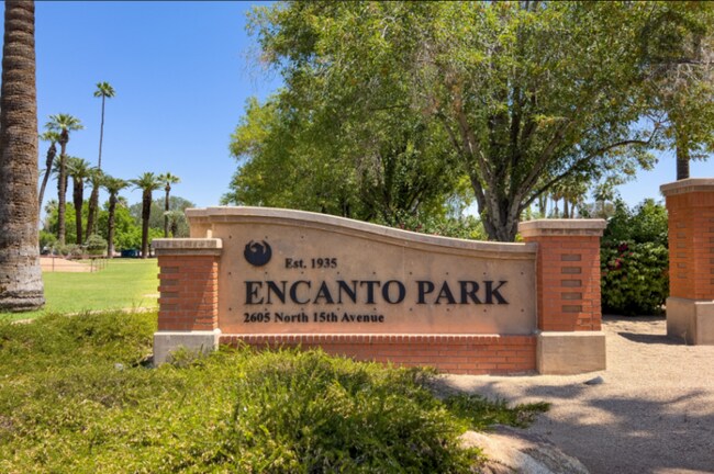 Building Photo - 3Bed/3Bath House at Thomas/7th Ave! Ready for Immediate Move-In! -- NO HOA! FULLY REMODELED!