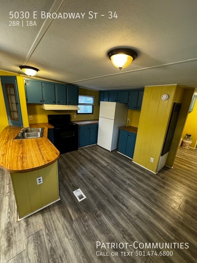 Building Photo - 5030 E Broadway St