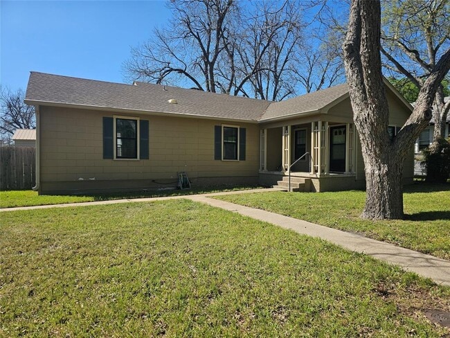 Building Photo - 503 W 12th St