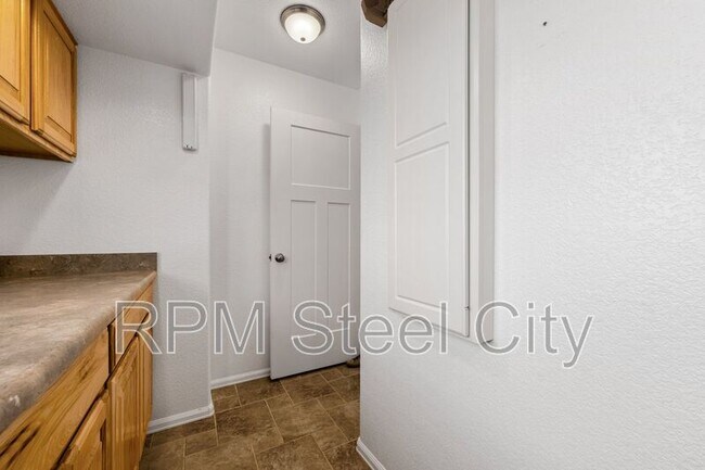 Building Photo - 868 E Sandusky Dr