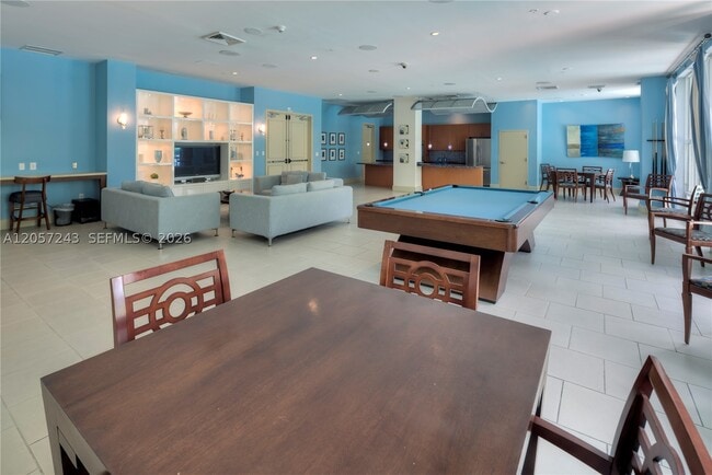 Building Photo - 2000 N Bayshore Dr