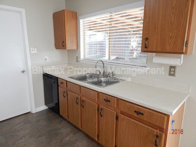 Building Photo - 10482 Tippecanoe