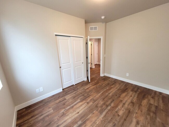 Building Photo - Newly constructed 3-bed/2-bath single-leve...