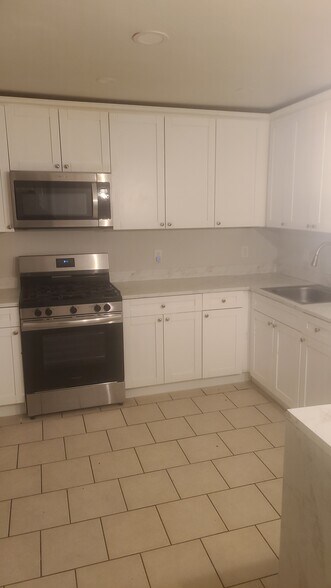 Primary Photo - 6405 Broadway