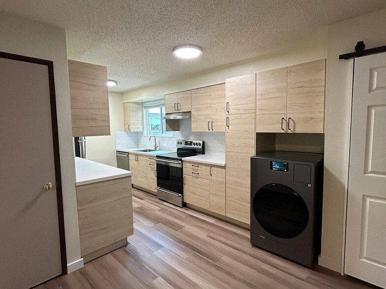 Primary Photo - Knight Apartments