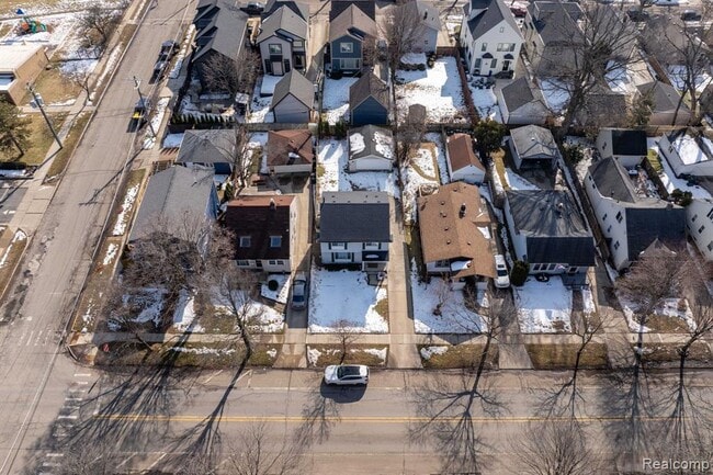 Building Photo - 1560 E Lincoln St