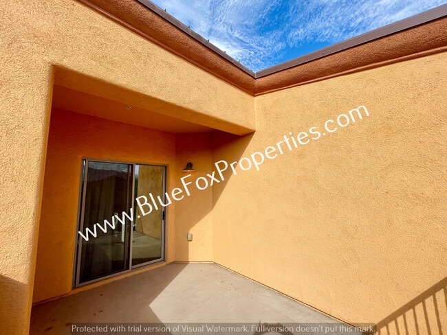 Building Photo - 2428 E Emerald Moon Dr