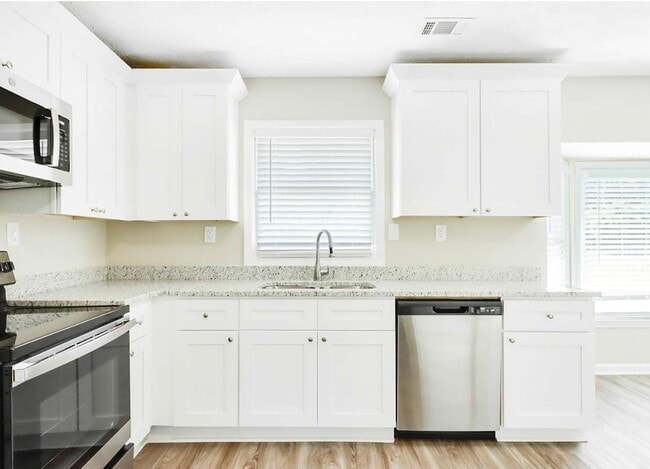 Building Photo - 65 Salem Meadow Dr