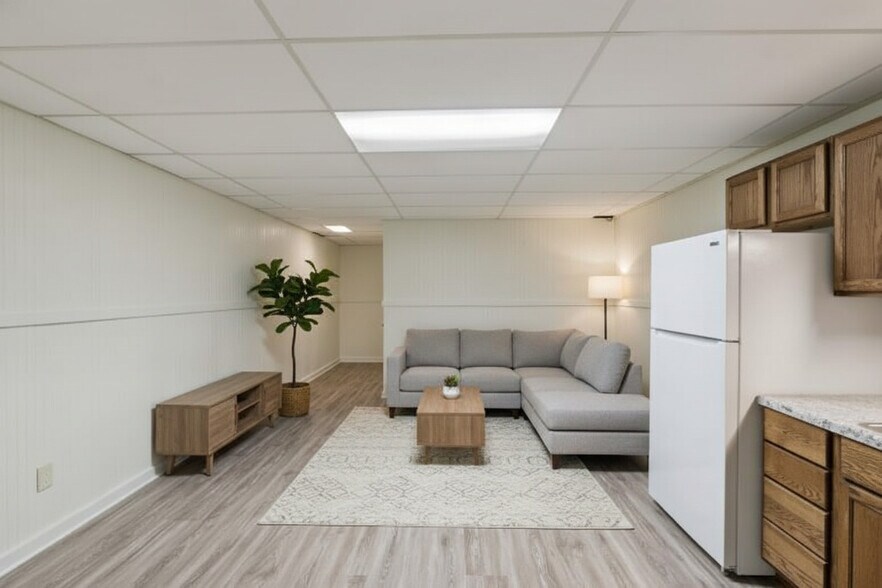 Building Photo - 912 N State Rd