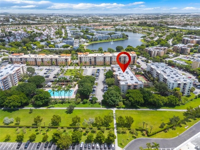 Building Photo - 9320 Fontainebleau Blvd