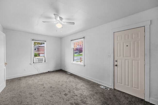 Building Photo - Charming Garland Area Home!