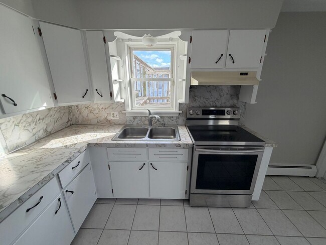 Building Photo - 365 West Ave