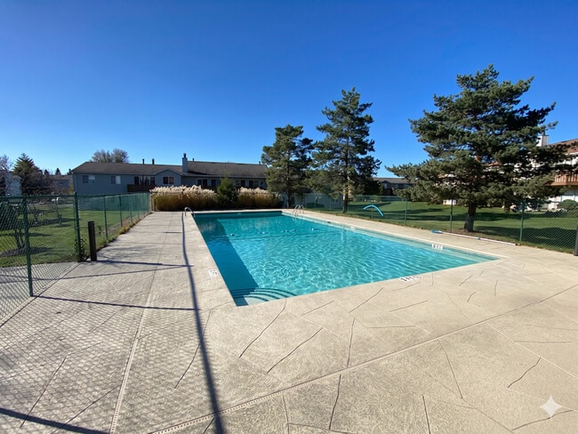Building Photo - 360 Newport Ln