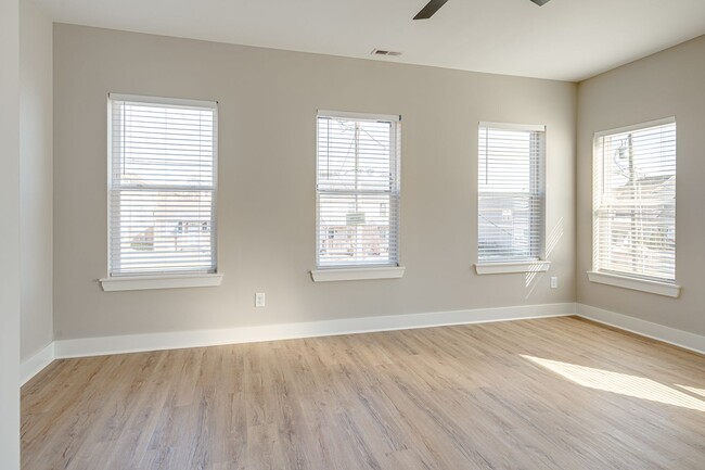 Building Photo - 4 Bedroom Rental in The Nations!