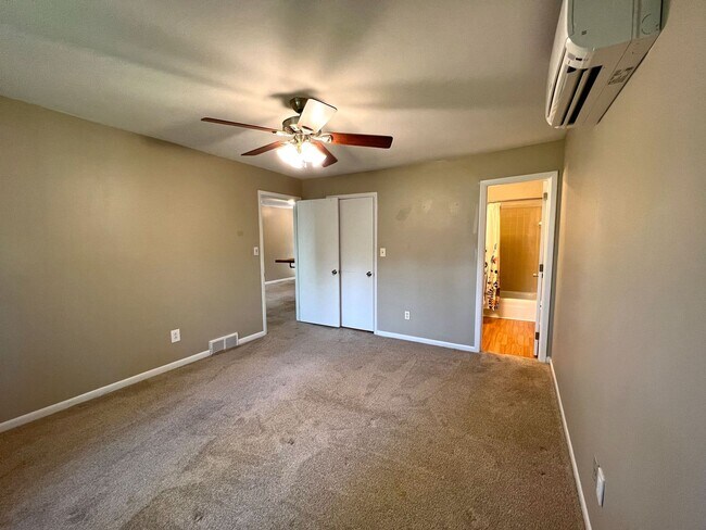 Building Photo - Sapphire Manor Condo