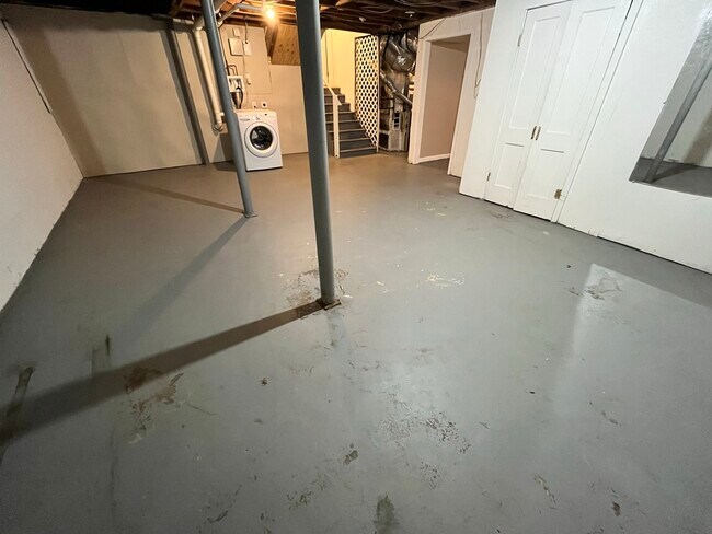 Building Photo - 3823 Kingswood Dr