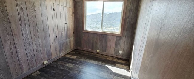 Building Photo - Large 3-Bedroom & 2-Bath Home