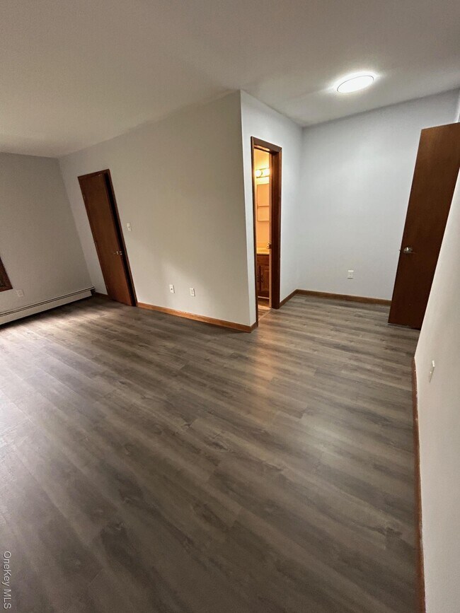 Building Photo - 3 Hook Rd