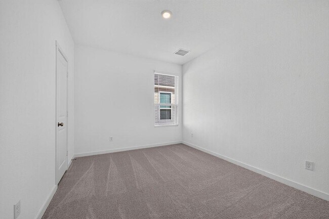 Building Photo - 328 Rockies Rd