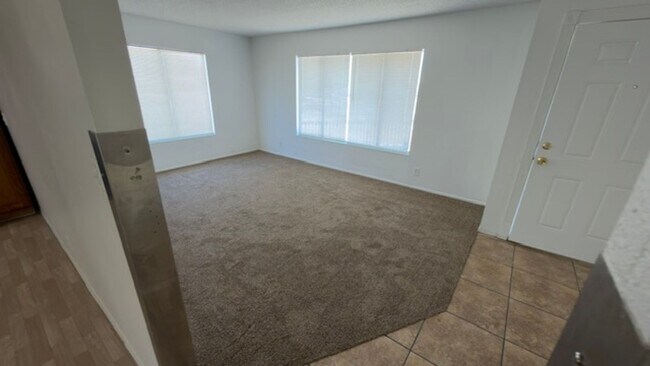 Building Photo - 4295 Sunnyview Ct