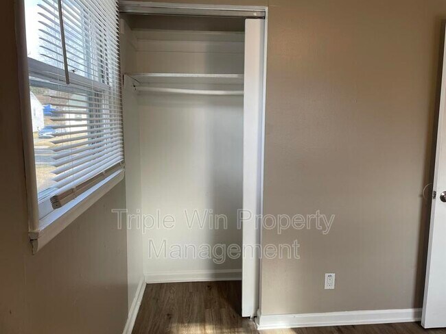 Building Photo - 360 Shepley Dr