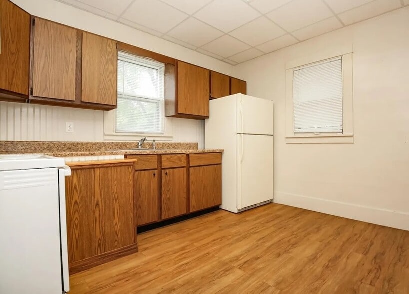 Building Photo - 425-427 W 16th St