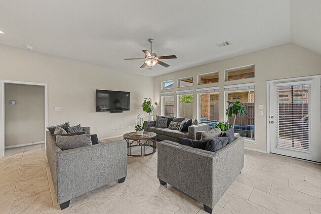 Building Photo - 29147 Crystal Rose Ln