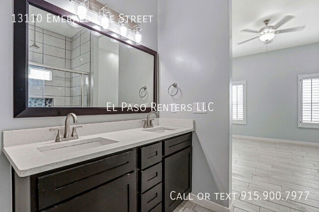 Building Photo - 13110 Emerald Isle St