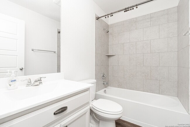 Building Photo - 533 Moonvine Way