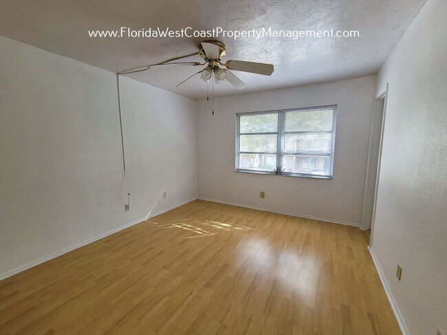 Building Photo - 3 BED/ 2.5 BATH CONDO-TOWNHOME- Fairway Oaks Sarasota