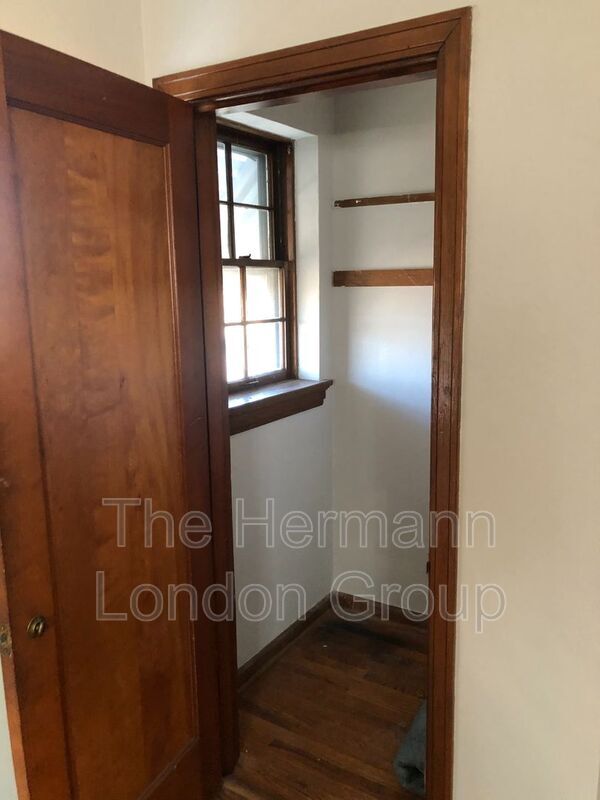 Building Photo - 4614-4616-4616 Jamieson Ave