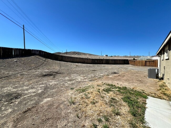 Building Photo - Large 4-bedroom home in Green Valley Estat...