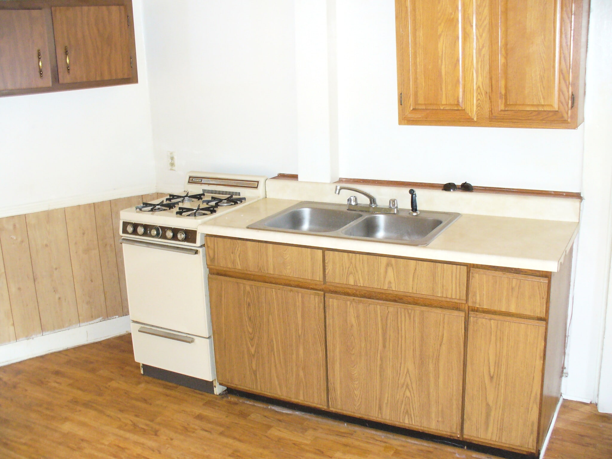 Building Photo - 409 9th St