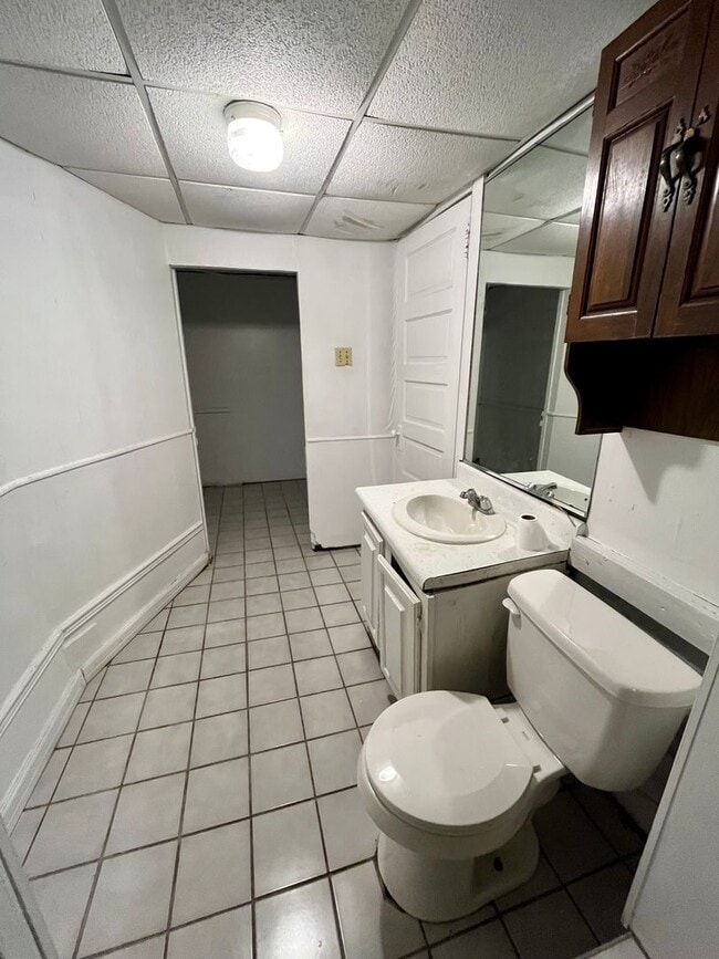 Building Photo - Three Bedroom Single Family House