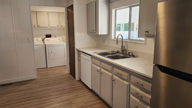 Building Photo - "Charming 2-Bedroom Mobile Home with Scenic Views in Boise – Spacious 1344 Sq Ft Oasis!"