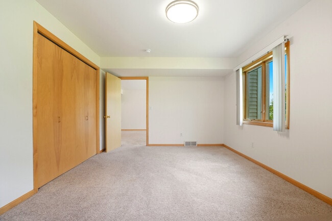 Building Photo - 8 Redtail Ct