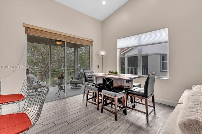 Building Photo - 8520 Vía Romana