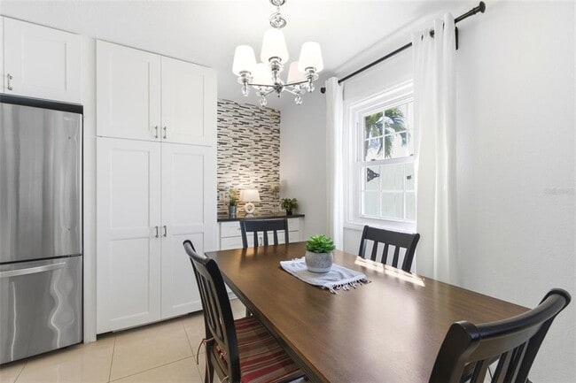 Building Photo - 5280 Coquina Key Dr SE