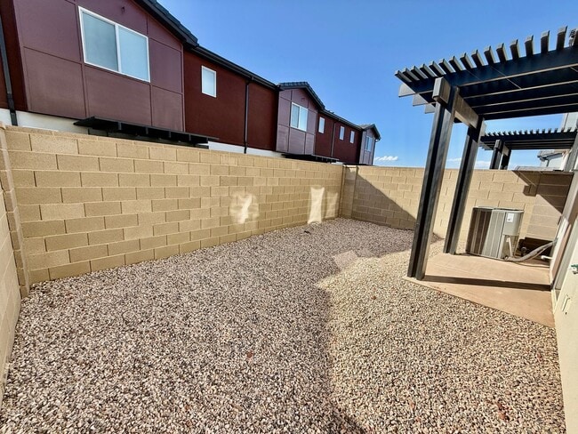 Building Photo - Spacious 3-BR Townhome in Washington