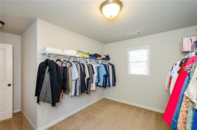 Building Photo - 4669 Sierra Creek Dr NE