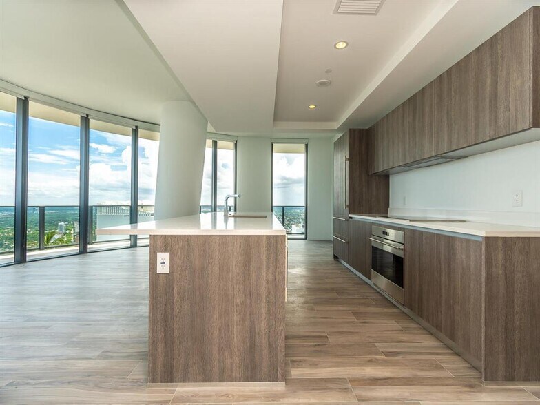 Building Photo - 805 S Miami Ave