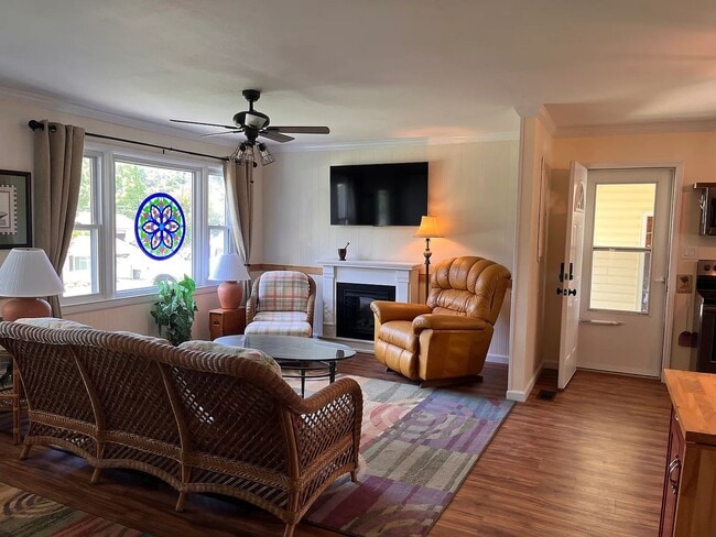 Building Photo - Fully Furnished 3BR Retreat Near Boone Lake – Flexible Lease Terms (3–12 Months)