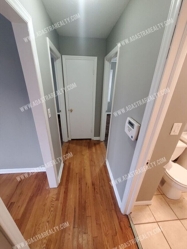 Building Photo - Beautiful 3 Bed/1 Bath Home in KCMO-Available NOW!!