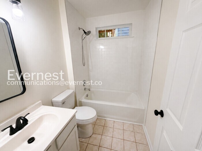 Building Photo - 164 Foxtail Dr