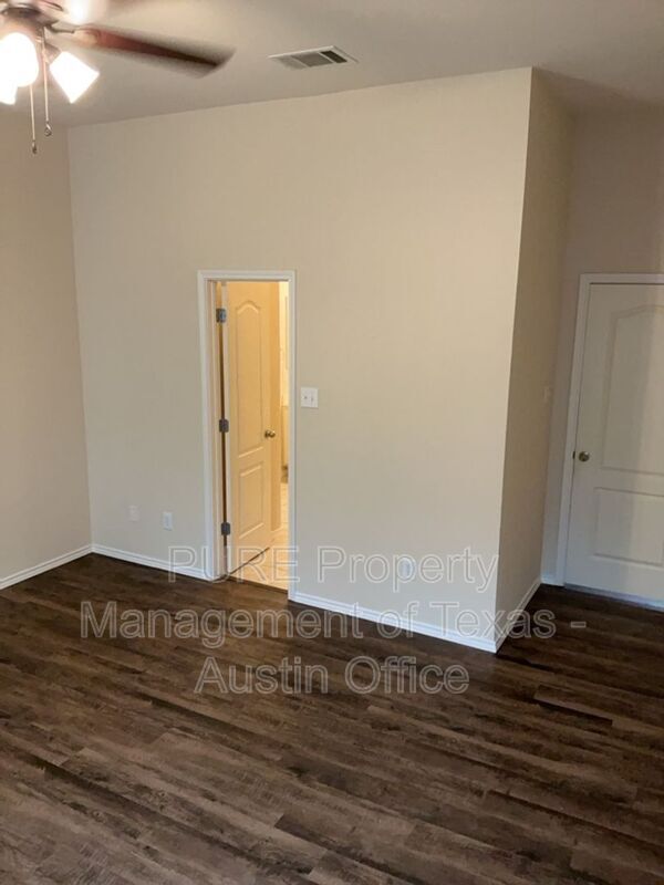Building Photo - 406 Pecan Grove Dr
