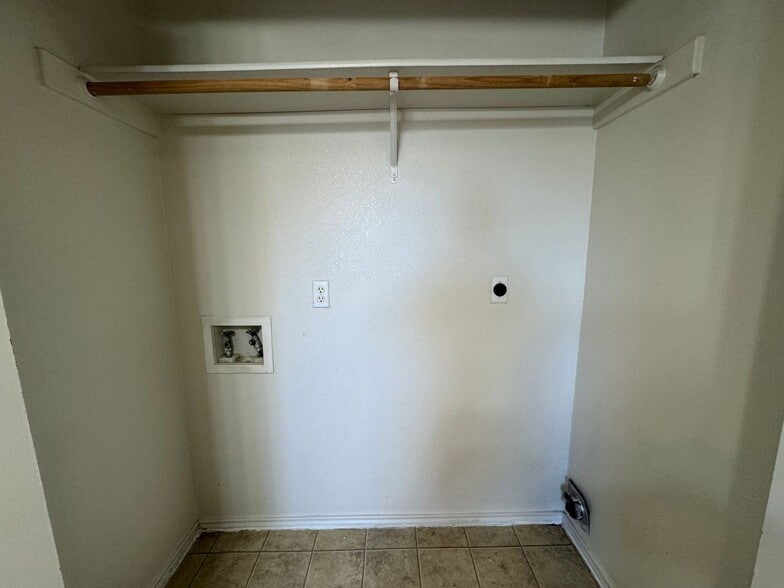 Building Photo - 1505 Benttree Dr