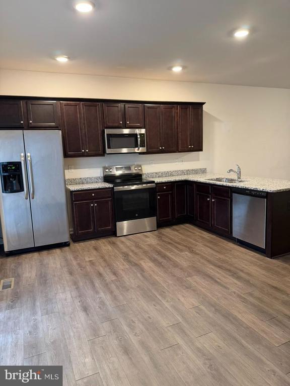 Building Photo - 293 Magellan Dr