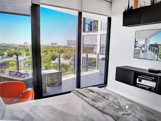 Building Photo - 2831 S Bayshore Dr